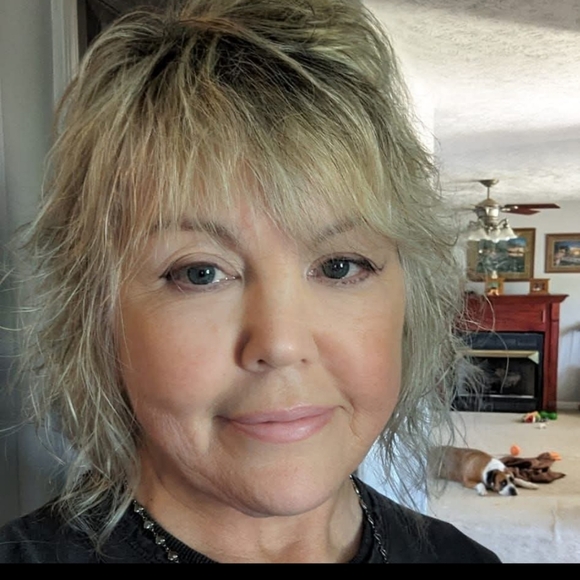 Meet your Posher, Lisa - Picture 2 of 2